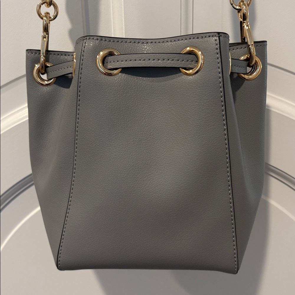 Marc Jacobs Grey Leather Drawstring Bucket Bag - Picture 7 of 14